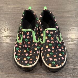 Minecraft Kids Black Slip-On Shoes with Green Accents size 5 kids 9:10